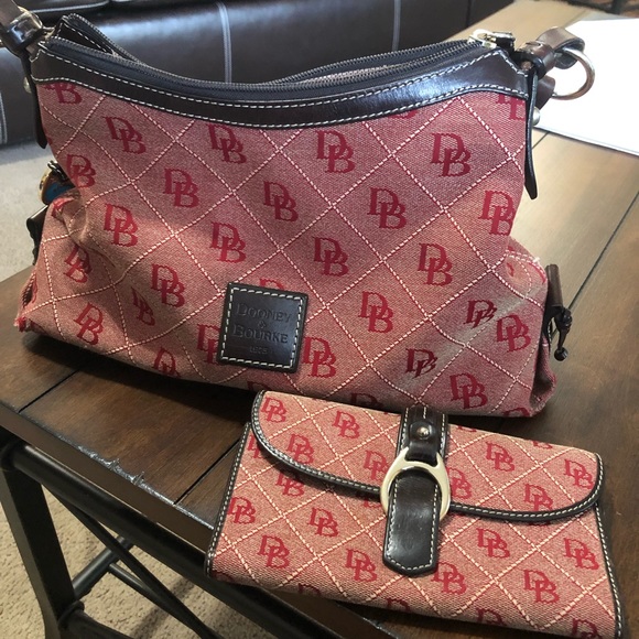 Dooney & Bourke medium Red signature canvas Buc - Picture 2 of 7